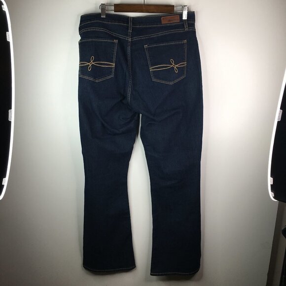 Denizen from Levi's Curvy Boot Cut Jeans - Picture 6 of 9